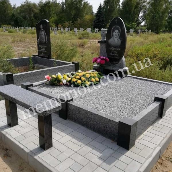 Подвійні пам’ятники